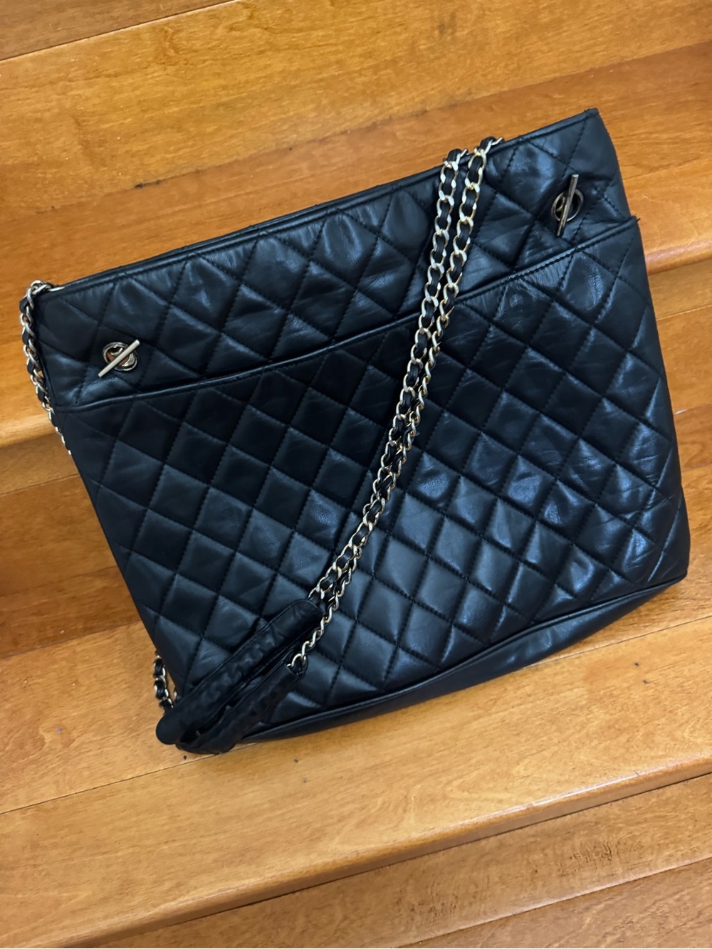 Vintage Chanel Tote- Lambskin Quilted Leather w/ CC Charm- - Picture 15 of 15